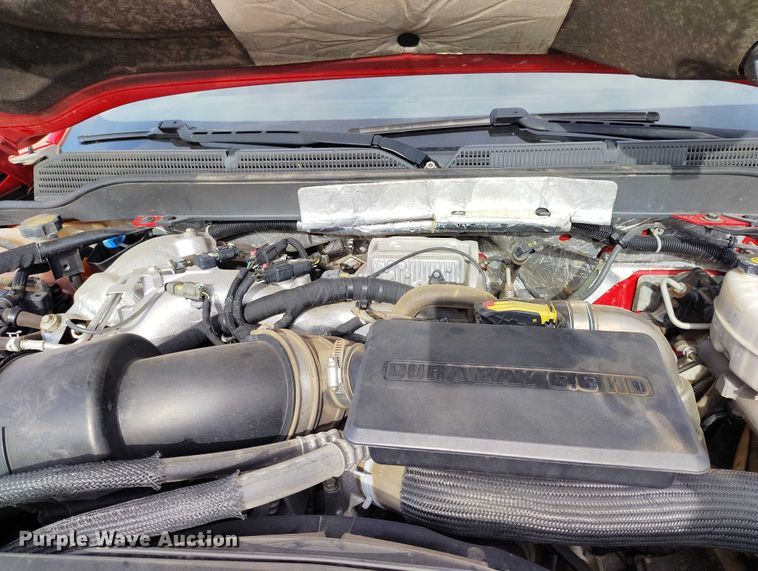 image for item DT0774 2018 Chevrolet Silverado 3500HD Crew Cab flatbed pickup truck