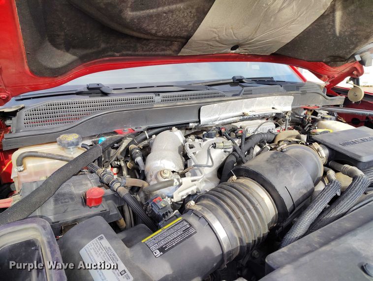 image for item DT0774 2018 Chevrolet Silverado 3500HD Crew Cab flatbed pickup truck