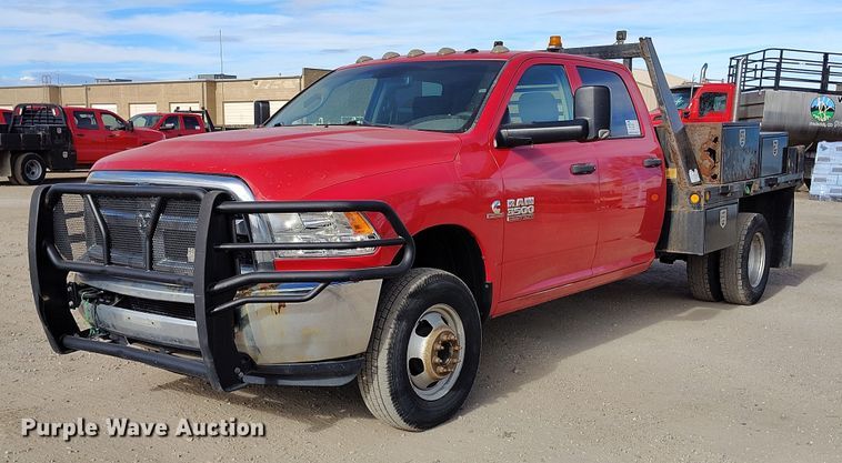 image for item DT0775 2016 RAM 3500 Crew Cab flatbed pickup truck