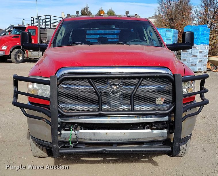 image for item DT0775 2016 RAM 3500 Crew Cab flatbed pickup truck