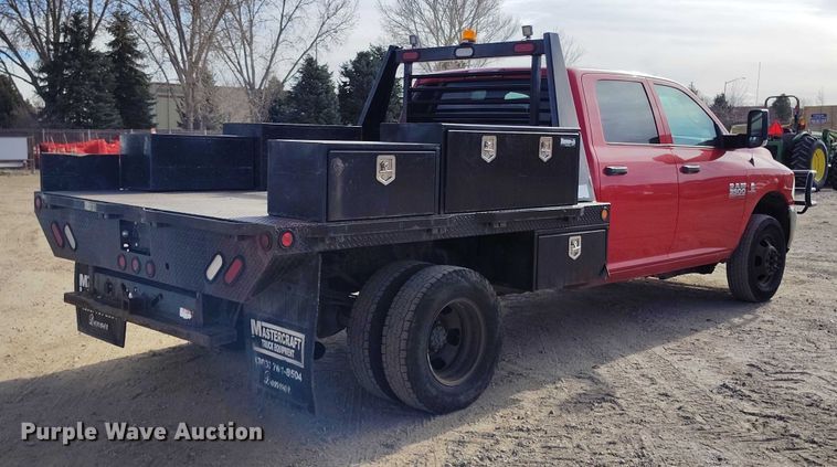 image for item DT0775 2016 RAM 3500 Crew Cab flatbed pickup truck
