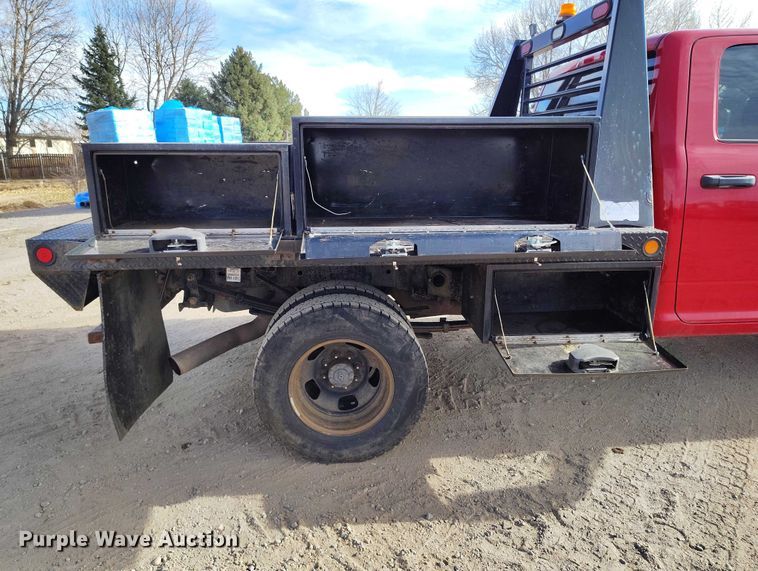 image for item DT0775 2016 RAM 3500 Crew Cab flatbed pickup truck