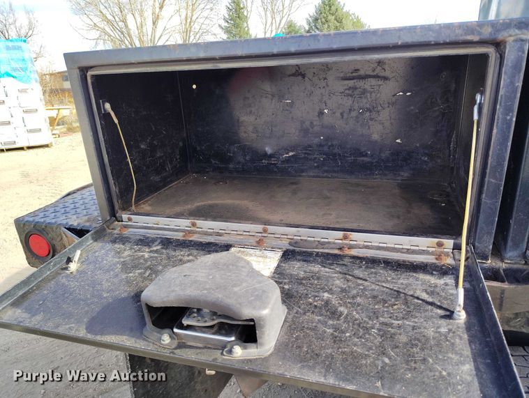 image for item DT0775 2016 RAM 3500 Crew Cab flatbed pickup truck