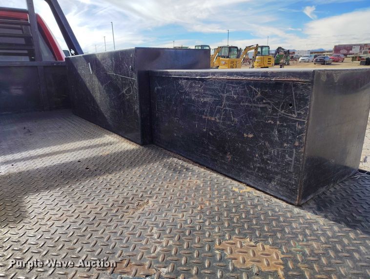 image for item DT0775 2016 RAM 3500 Crew Cab flatbed pickup truck