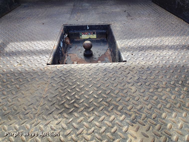 image for item DT0775 2016 RAM 3500 Crew Cab flatbed pickup truck