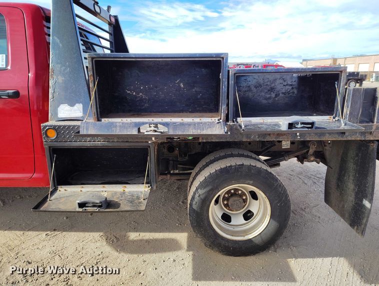 image for item DT0775 2016 RAM 3500 Crew Cab flatbed pickup truck