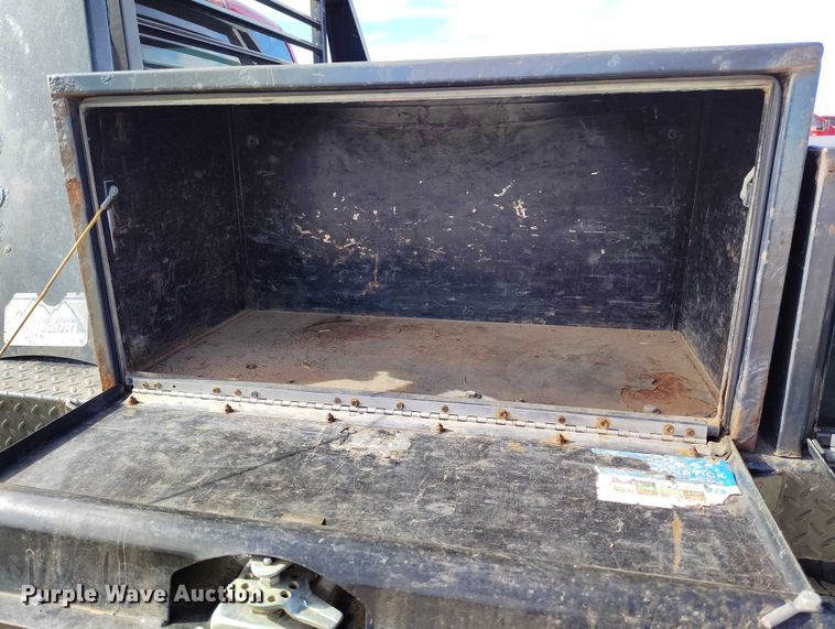 image for item DT0775 2016 RAM 3500 Crew Cab flatbed pickup truck