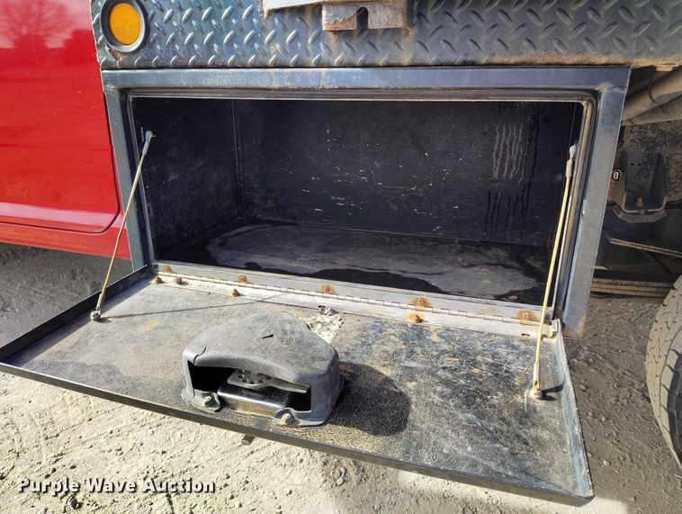 image for item DT0775 2016 RAM 3500 Crew Cab flatbed pickup truck