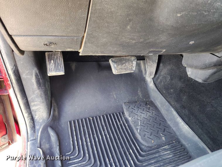 image for item DT0775 2016 RAM 3500 Crew Cab flatbed pickup truck