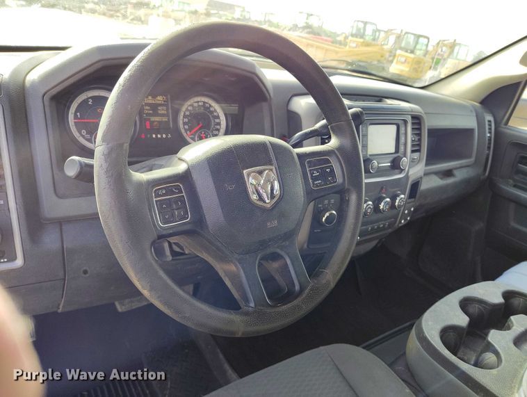 image for item DT0775 2016 RAM 3500 Crew Cab flatbed pickup truck