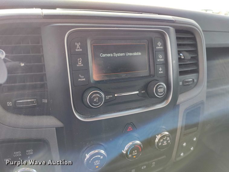 image for item DT0775 2016 RAM 3500 Crew Cab flatbed pickup truck