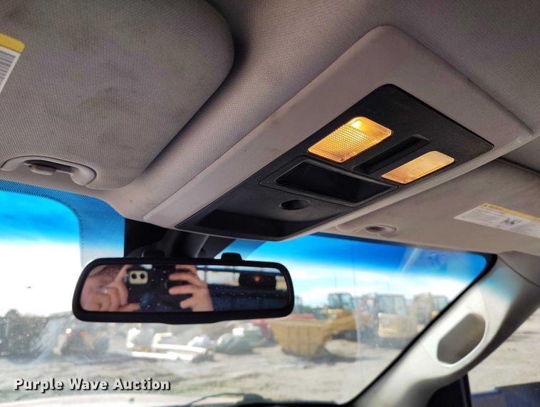 image for item DT0775 2016 RAM 3500 Crew Cab flatbed pickup truck