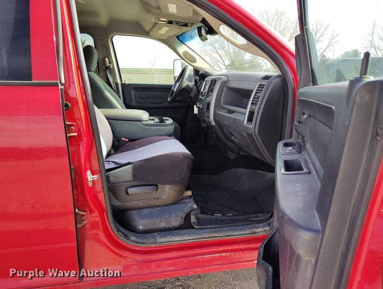 image for item DT0775 2016 RAM 3500 Crew Cab flatbed pickup truck