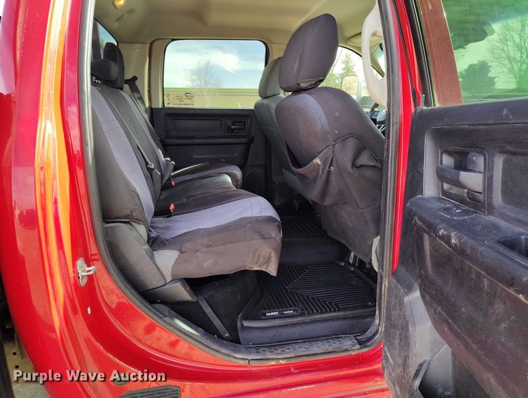 image for item DT0775 2016 RAM 3500 Crew Cab flatbed pickup truck