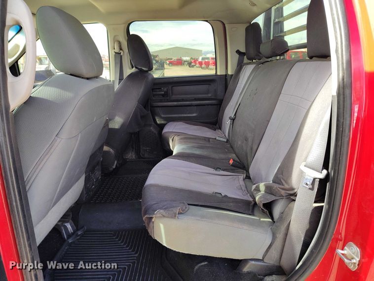 image for item DT0775 2016 RAM 3500 Crew Cab flatbed pickup truck