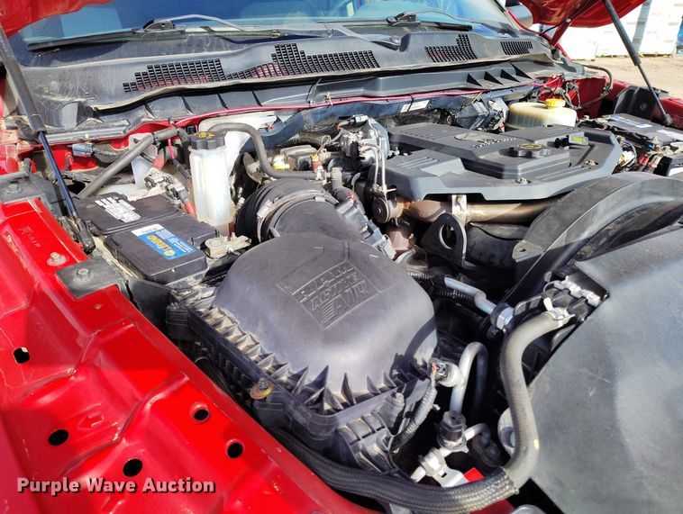 image for item DT0775 2016 RAM 3500 Crew Cab flatbed pickup truck