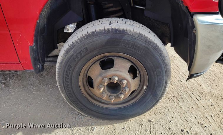 image for item DT0775 2016 RAM 3500 Crew Cab flatbed pickup truck