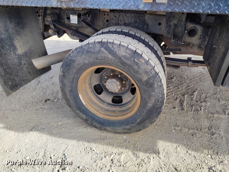 image for item DT0775 2016 RAM 3500 Crew Cab flatbed pickup truck