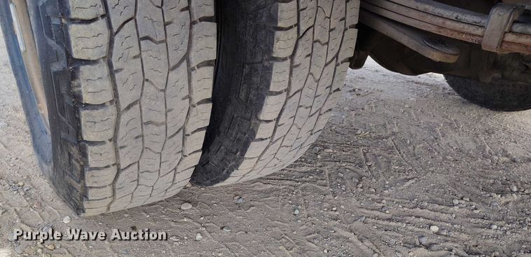 image for item DT0775 2016 RAM 3500 Crew Cab flatbed pickup truck