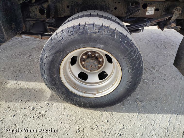 image for item DT0775 2016 RAM 3500 Crew Cab flatbed pickup truck