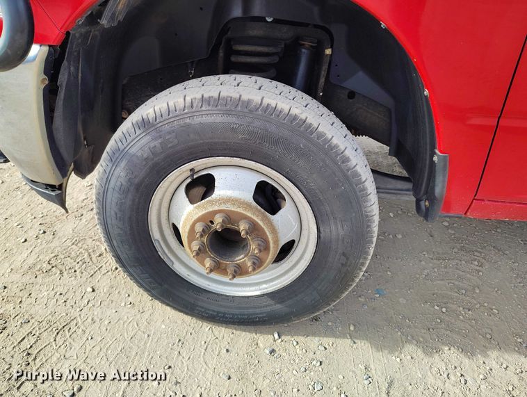 image for item DT0775 2016 RAM 3500 Crew Cab flatbed pickup truck