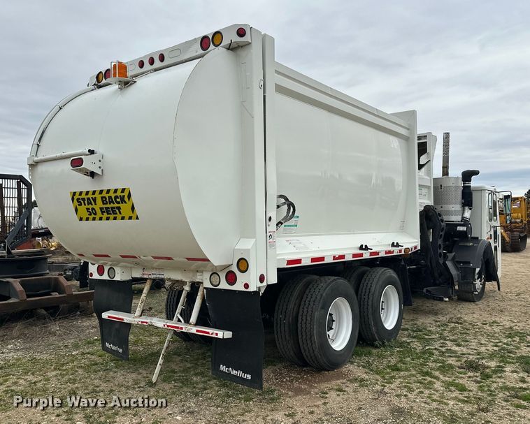 image for item DT6424 2011 Mack LEU613 refuse truck