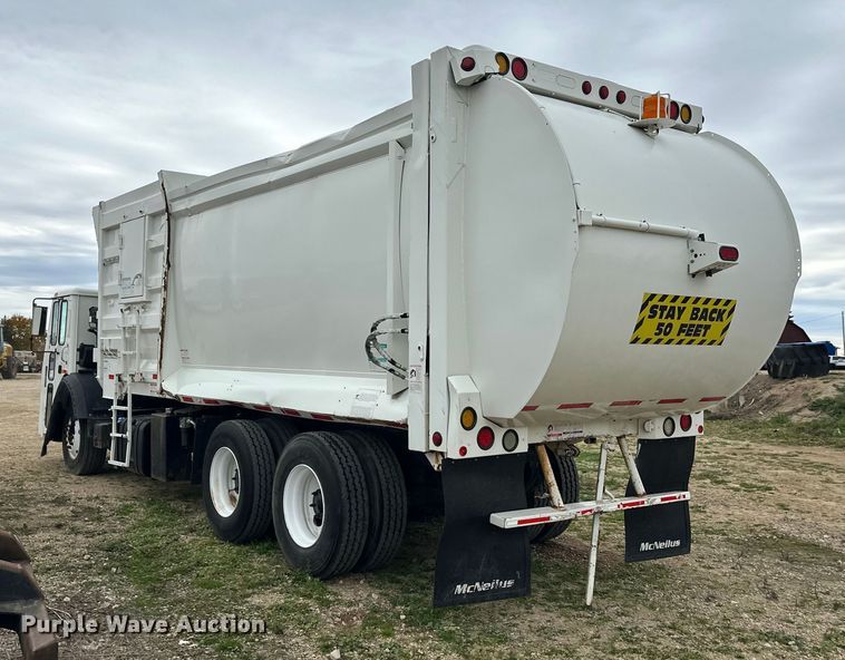 image for item DT6424 2011 Mack LEU613 refuse truck