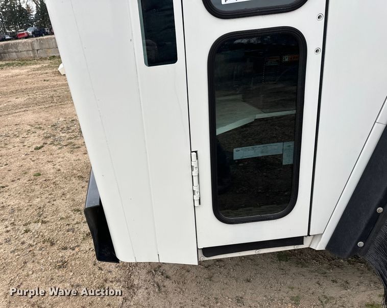 image for item DT6424 2011 Mack LEU613 refuse truck