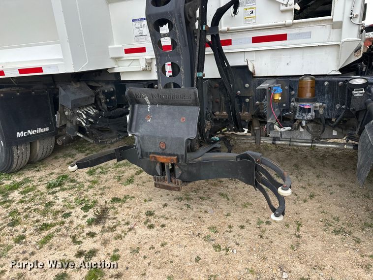 image for item DT6424 2011 Mack LEU613 refuse truck