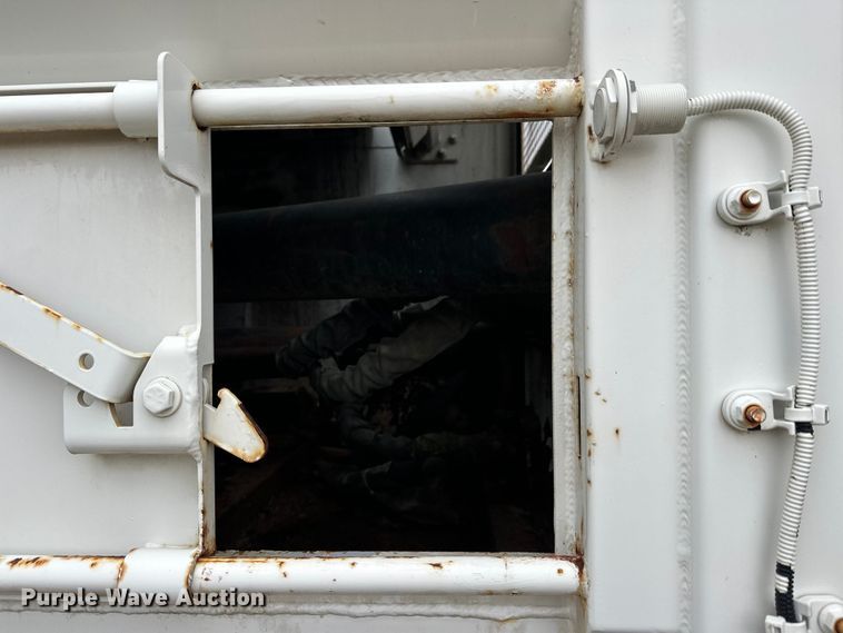 image for item DT6424 2011 Mack LEU613 refuse truck