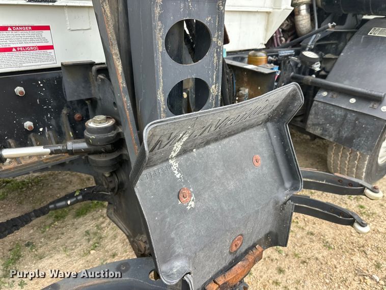 image for item DT6424 2011 Mack LEU613 refuse truck