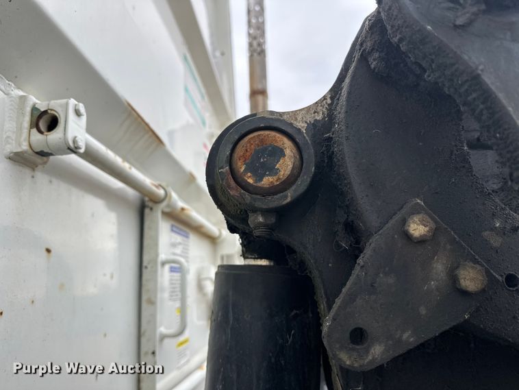 image for item DT6424 2011 Mack LEU613 refuse truck