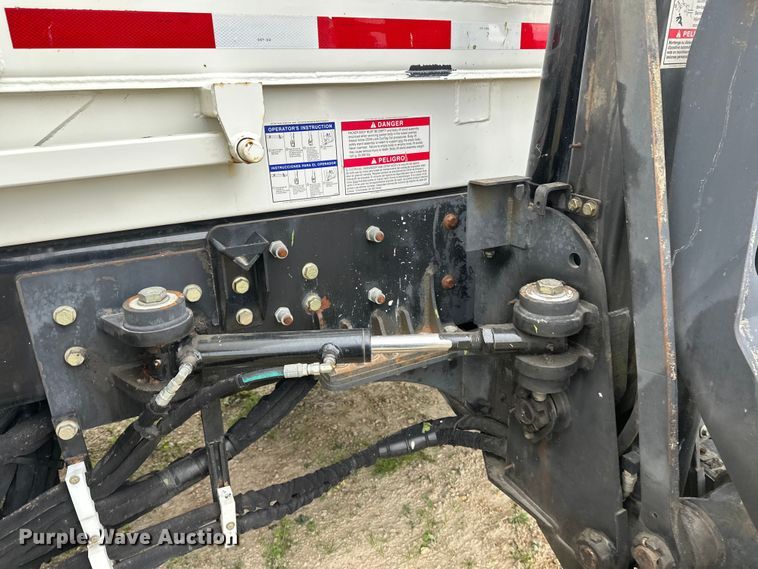 image for item DT6424 2011 Mack LEU613 refuse truck