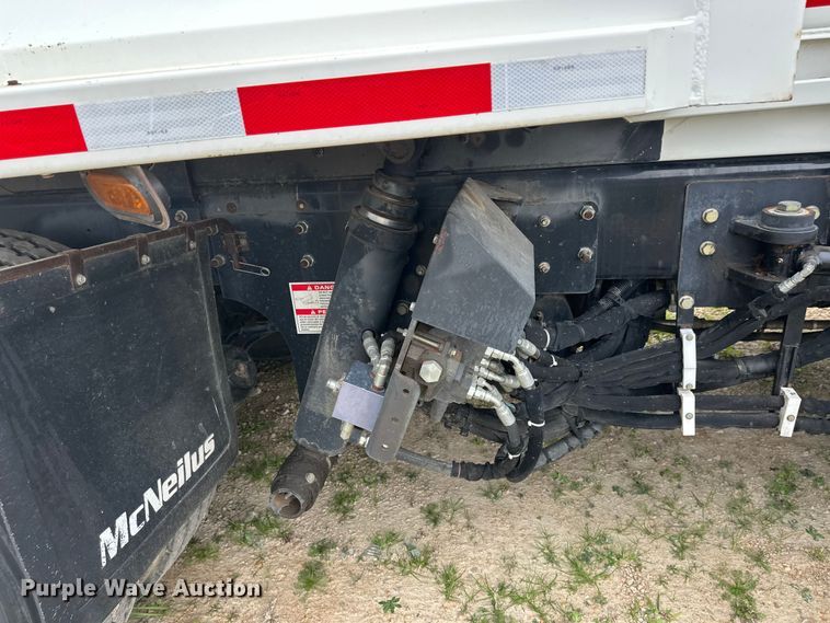 image for item DT6424 2011 Mack LEU613 refuse truck