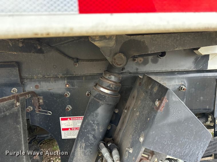 image for item DT6424 2011 Mack LEU613 refuse truck