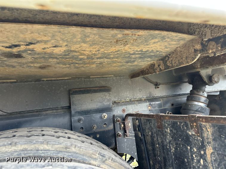 image for item DT6424 2011 Mack LEU613 refuse truck