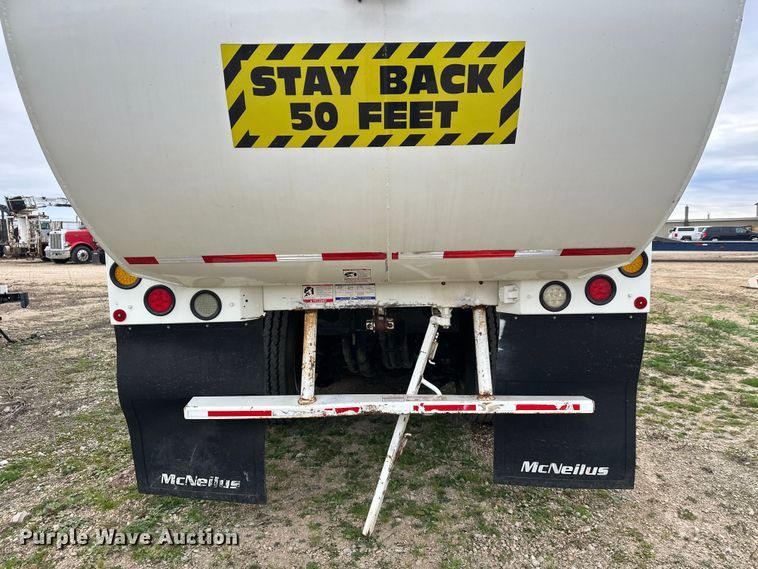 image for item DT6424 2011 Mack LEU613 refuse truck