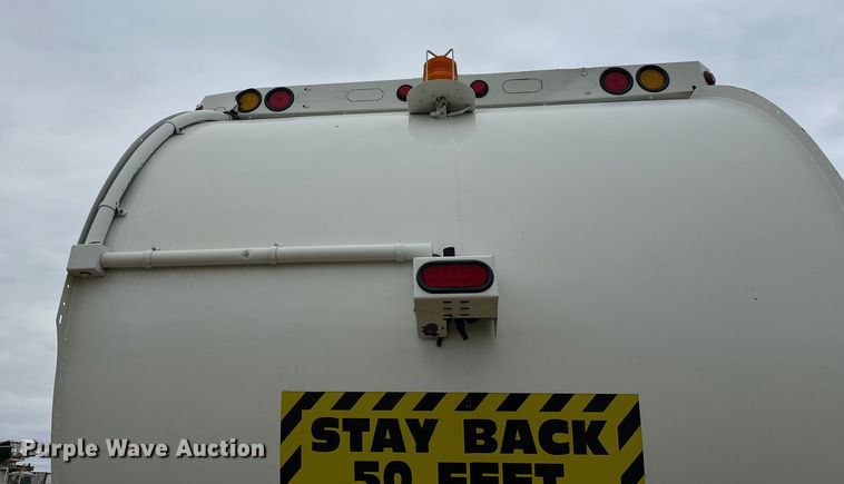 image for item DT6424 2011 Mack LEU613 refuse truck