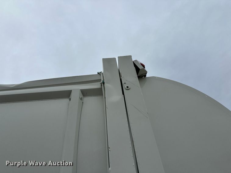 image for item DT6424 2011 Mack LEU613 refuse truck