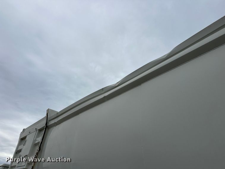 image for item DT6424 2011 Mack LEU613 refuse truck