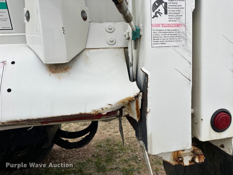 image for item DT6424 2011 Mack LEU613 refuse truck