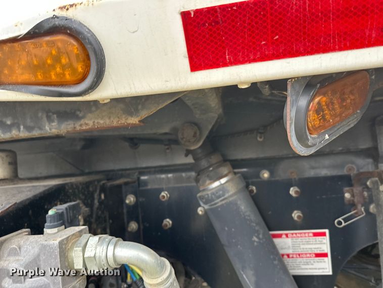 image for item DT6424 2011 Mack LEU613 refuse truck