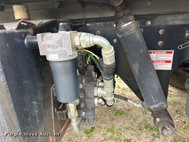 image for item DT6424 2011 Mack LEU613 refuse truck