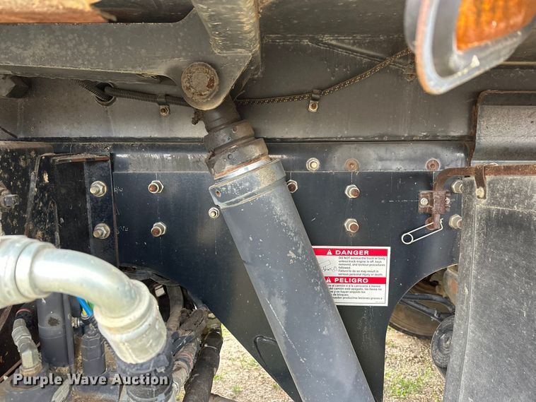 image for item DT6424 2011 Mack LEU613 refuse truck