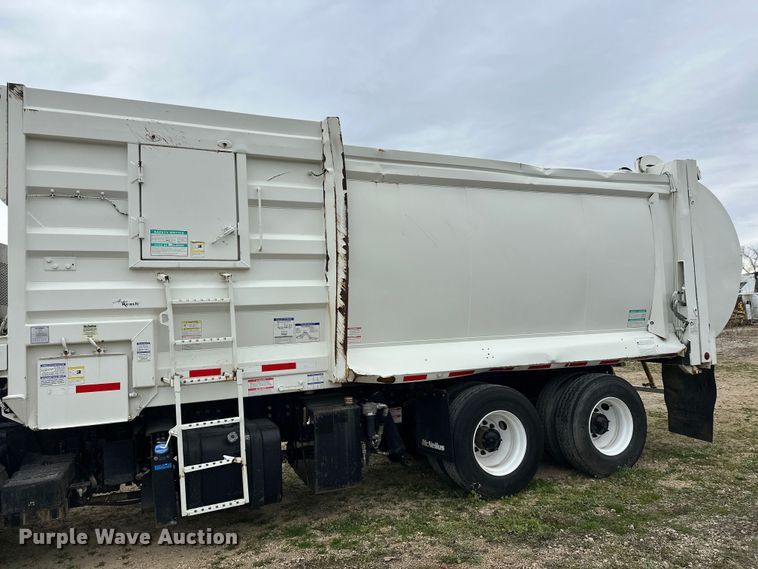 image for item DT6424 2011 Mack LEU613 refuse truck