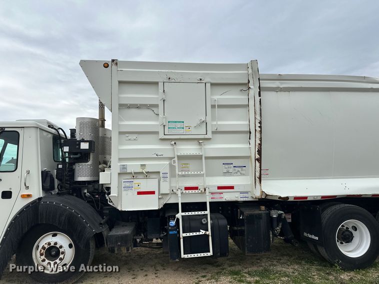 image for item DT6424 2011 Mack LEU613 refuse truck