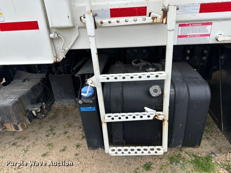 image for item DT6424 2011 Mack LEU613 refuse truck