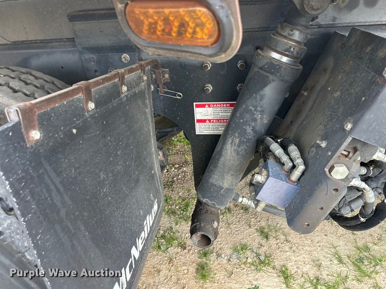 image for item DT6424 2011 Mack LEU613 refuse truck