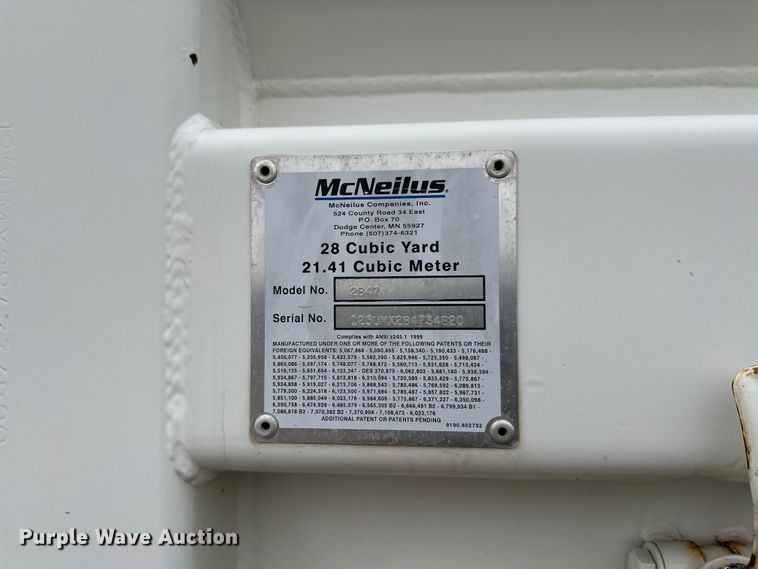 image for item DT6424 2011 Mack LEU613 refuse truck