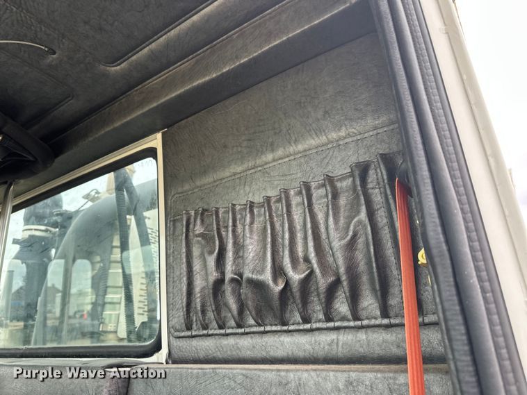 image for item DT6424 2011 Mack LEU613 refuse truck